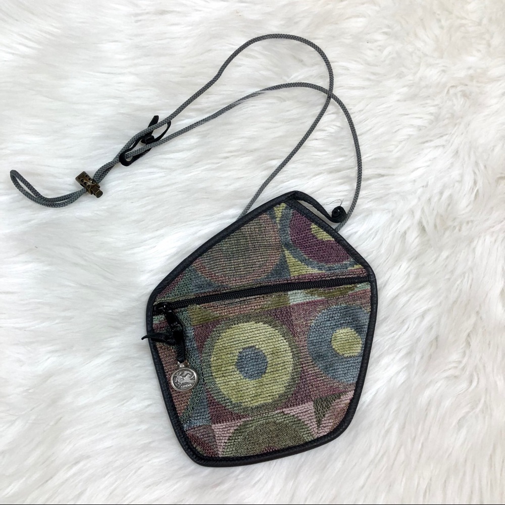 Erda Bag Convertible Crossbody to Fanny Pack